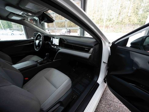 Used 2025 Toyota Camry LE w/ Convenience Package image 25