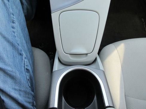 Used 2015 Toyota Prius Two image 27