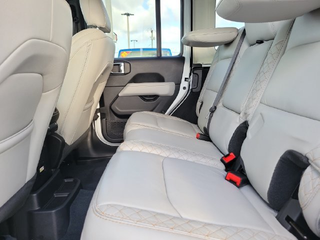 Used 2022 Jeep Wrangler Unlimited Sahara AWD/4WD image 13