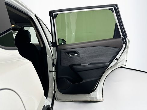 Used 2023 Nissan Rogue SV image 29