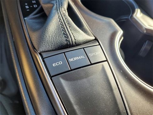 Used 2024 Toyota Camry SE image 21