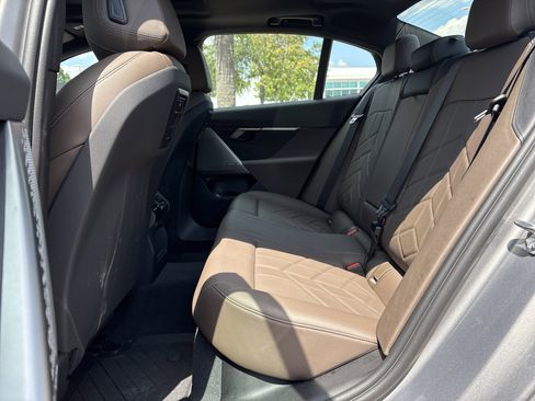 Used 2025 BMW i5 eDrive40i w/ Premium Package image 30