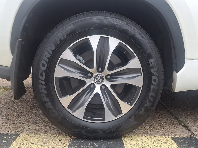 Used 2020 Toyota Highlander XLE AWD/4WD image 8