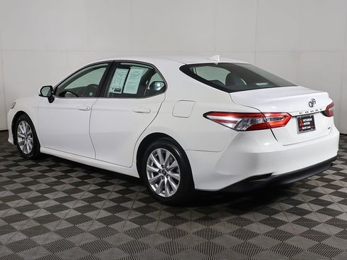 Used 2019 Toyota Camry LE FWD image 6