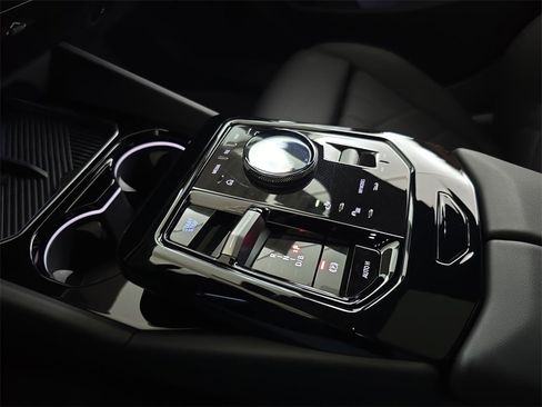 Used 2025 BMW i5 xDrive40 w/ Premium Package image 28