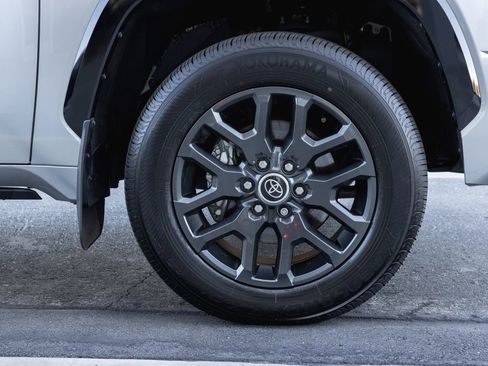 Used 2023 Toyota Tundra Platinum image 4