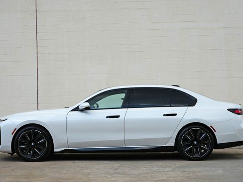 Used 2023 BMW 740i w/ Parking Assistance Package RWD image 9