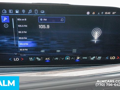 Used 2025 Chevrolet Suburban Premier AWD/4WD image 43