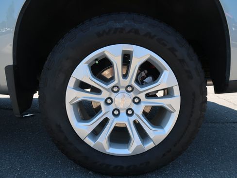 Used 2025 Chevrolet Silverado 1500 LTZ w/ Technology Package AWD/4WD image 13