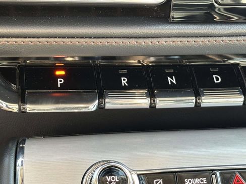 Used 2024 Lincoln Aviator AWD w/ Premium Package image 13