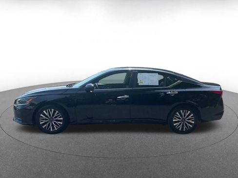 Used 2025 Nissan Altima 2.5 SV FWD image 9