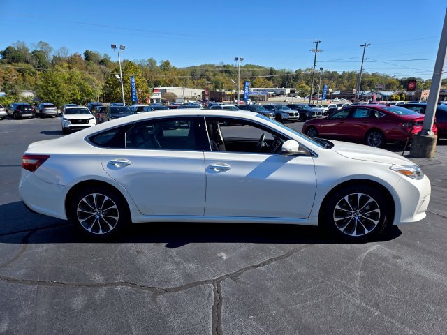 Used 2016 Toyota Avalon XLE Premium FWD image 9