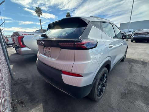 Used 2023 Chevrolet Bolt EUV LT w/ Comfort Package image 4