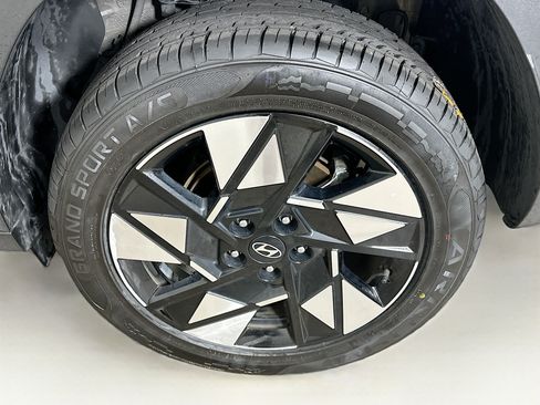 Used 2024 Hyundai Kona SEL AWD/4WD image 11