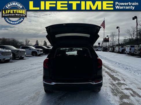 Used 2024 GMC Terrain SLT image 13