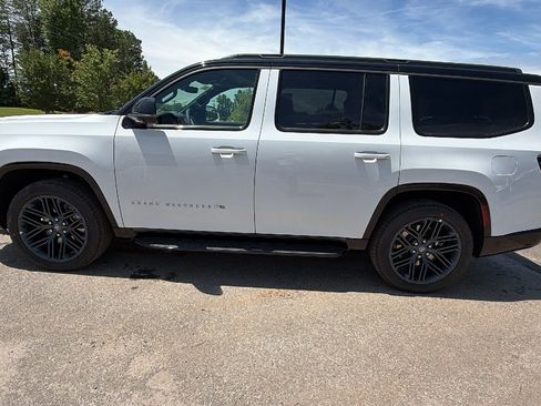 New 2026 Jeep Grand Wagoneer 4WD image 11