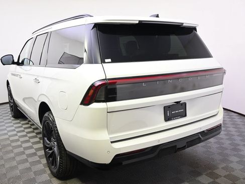 New 2027 Lincoln Navigator Reserve w/ Jet Appearance Package AWD/4WD image 4