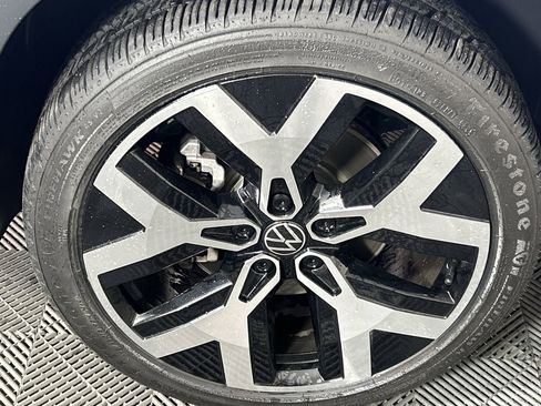 Used 2022 Volkswagen Taos SEL image 9