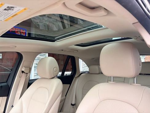 Used 2022 Mercedes-Benz GLC 300 4MATIC w/ Driver Assistance Package image 32