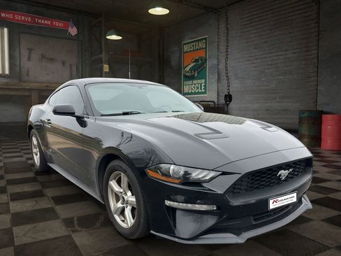 Used 2018 Ford Mustang Coupe image 2