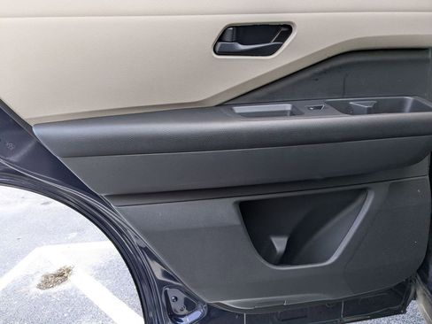 Used 2024 Nissan Pathfinder SV image 27