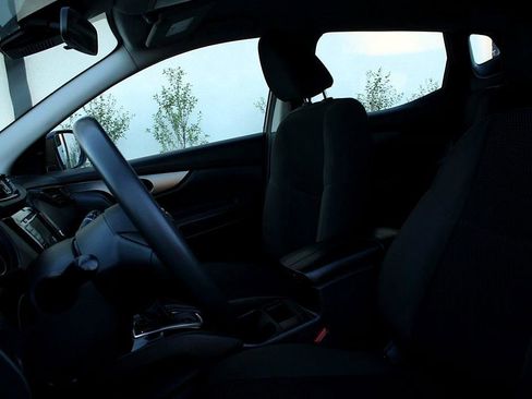 Used 2021 Nissan Rogue Sport S image 11