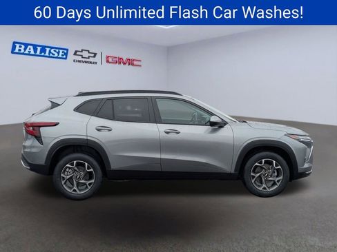 New 2026 Chevrolet Trax LT w/ Driver Confidence Package FWD image 2