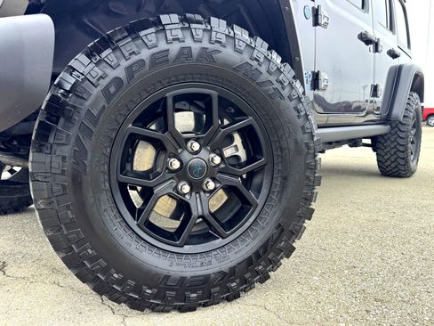 Used 2024 Jeep Wrangler Unlimited image 2