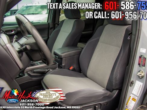 Used 2021 Toyota Tacoma TRD Off-Road w/ Technology Package AWD/4WD image 8