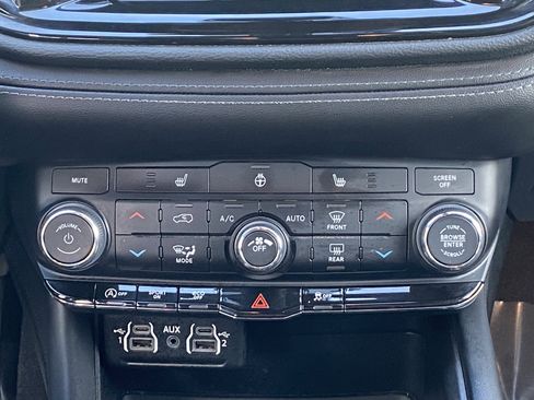 Used 2023 Dodge Durango SXT image 23