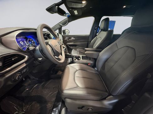 New 2026 Chrysler Pacifica Select image 9