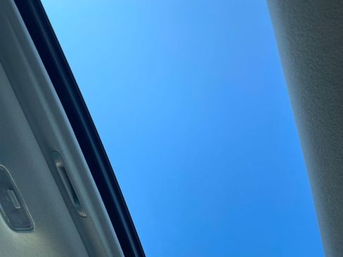 Used 2025 Hyundai Elantra Limited image 22