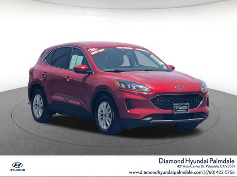 Used 2021 Ford Escape SE image 1