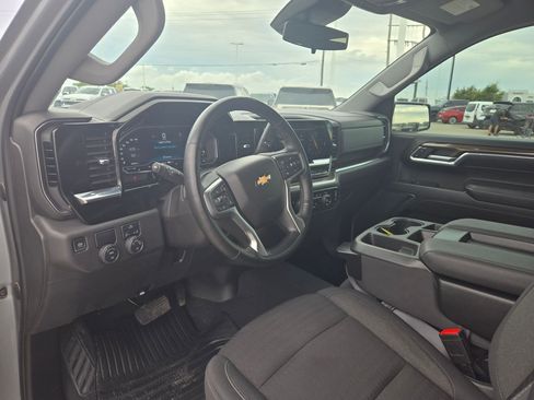 Used 2024 Chevrolet Silverado 1500 LT RWD image 11