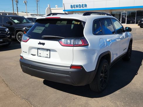 Used 2023 Jeep Cherokee Altitude Lux image 4