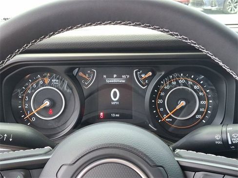 New 2025 Jeep Gladiator Sport image 31