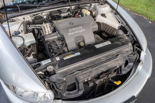 Used 1999 Buick Riviera Supercharged Coupe FWD image 15