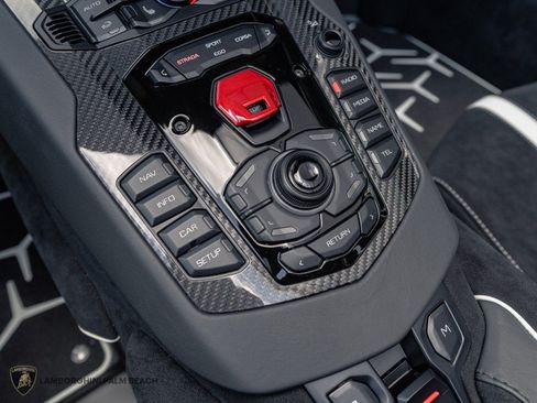 Used 2021 Lamborghini Aventador SVJ AWD/4WD image 27