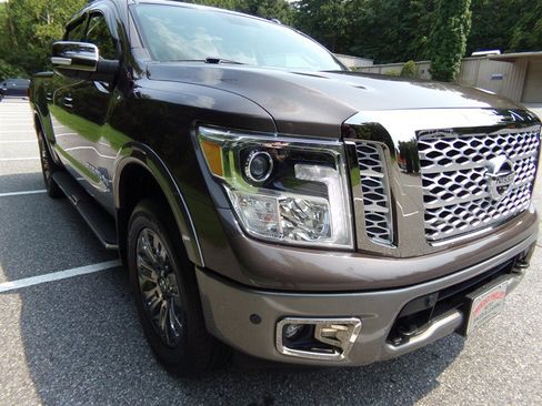 Used 2019 Nissan Titan Platinum Reserve w/ Platinum Utility Package AWD/4WD image 4