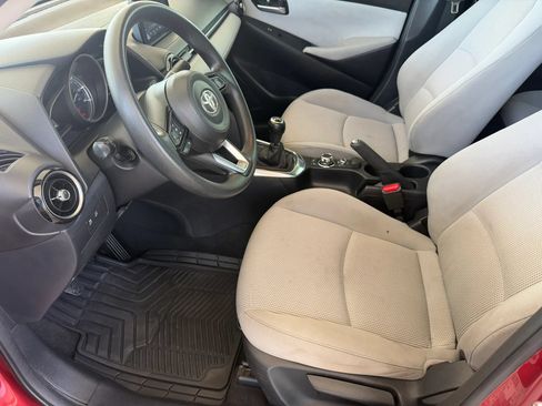 Used 2019 Toyota Yaris LE FWD image 9