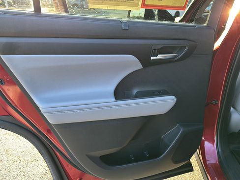 Certified 2020 Toyota Highlander XLE image 15