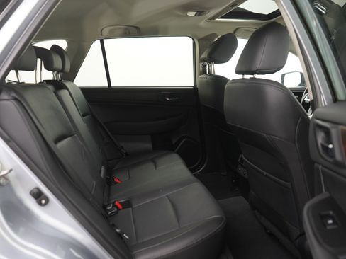 Used 2016 Subaru Outback 3.6R Limited AWD/4WD image 12