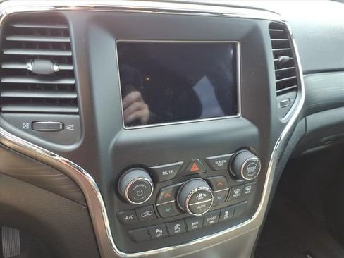 Used 2021 Jeep Grand Cherokee Freedom Edition AWD/4WD image 22