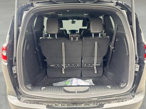 New 2027 Chrysler Pacifica Select FWD image 9