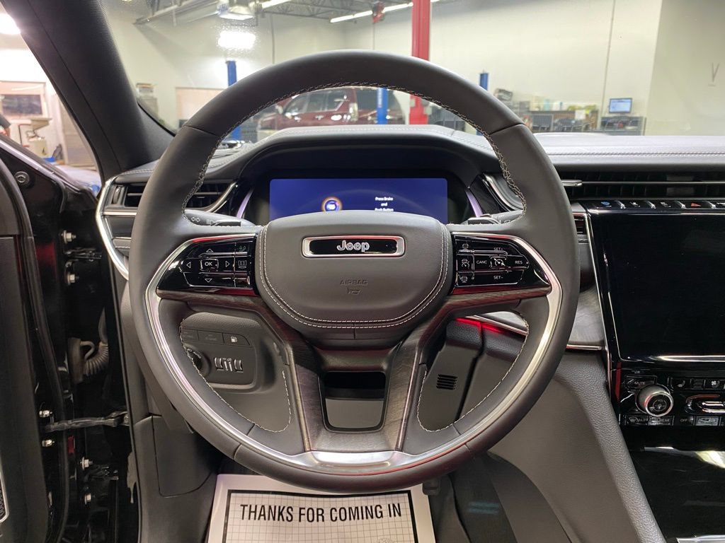 Used 2023 Jeep Grand Cherokee Overland w/ Luxury Tech Group IV AWD/4WD image 29