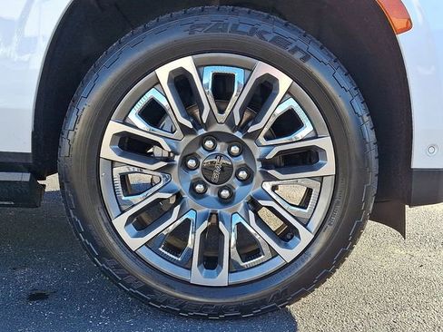 Used 2023 GMC Yukon Denali Ultimate image 9