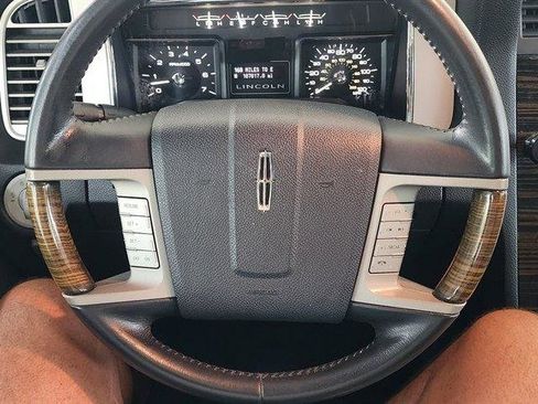 Used 2010 Lincoln Navigator L 4WD image 20
