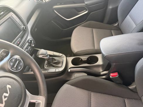Used 2025 Kia Soul LX w/ LX Technology Package FWD image 39