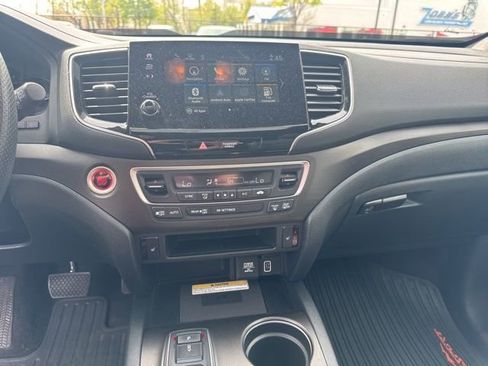 Used 2023 Honda Passport TrailSport image 17