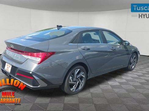 Used 2025 Hyundai Elantra SEL FWD image 8